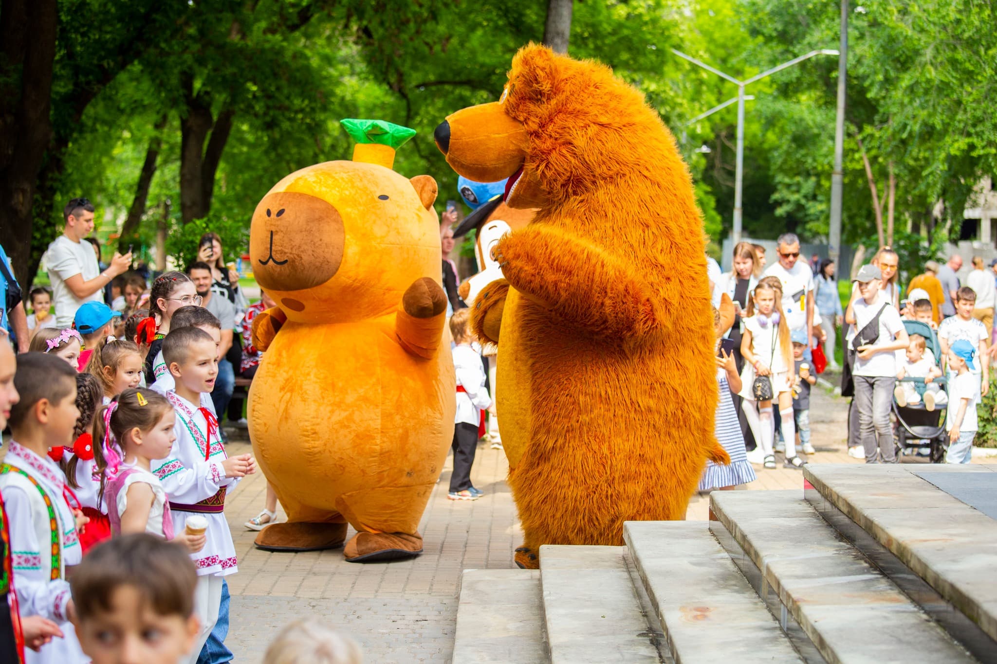 Renato Usatîi, mesaj de 1 iunie: „Să creșteți sănătoși și iubiți, lumea e mai frumoasă cu voi!”. Sărbătoarea a fost plină de culoare în orașele conduse de primarii Partidului Nostru (24)