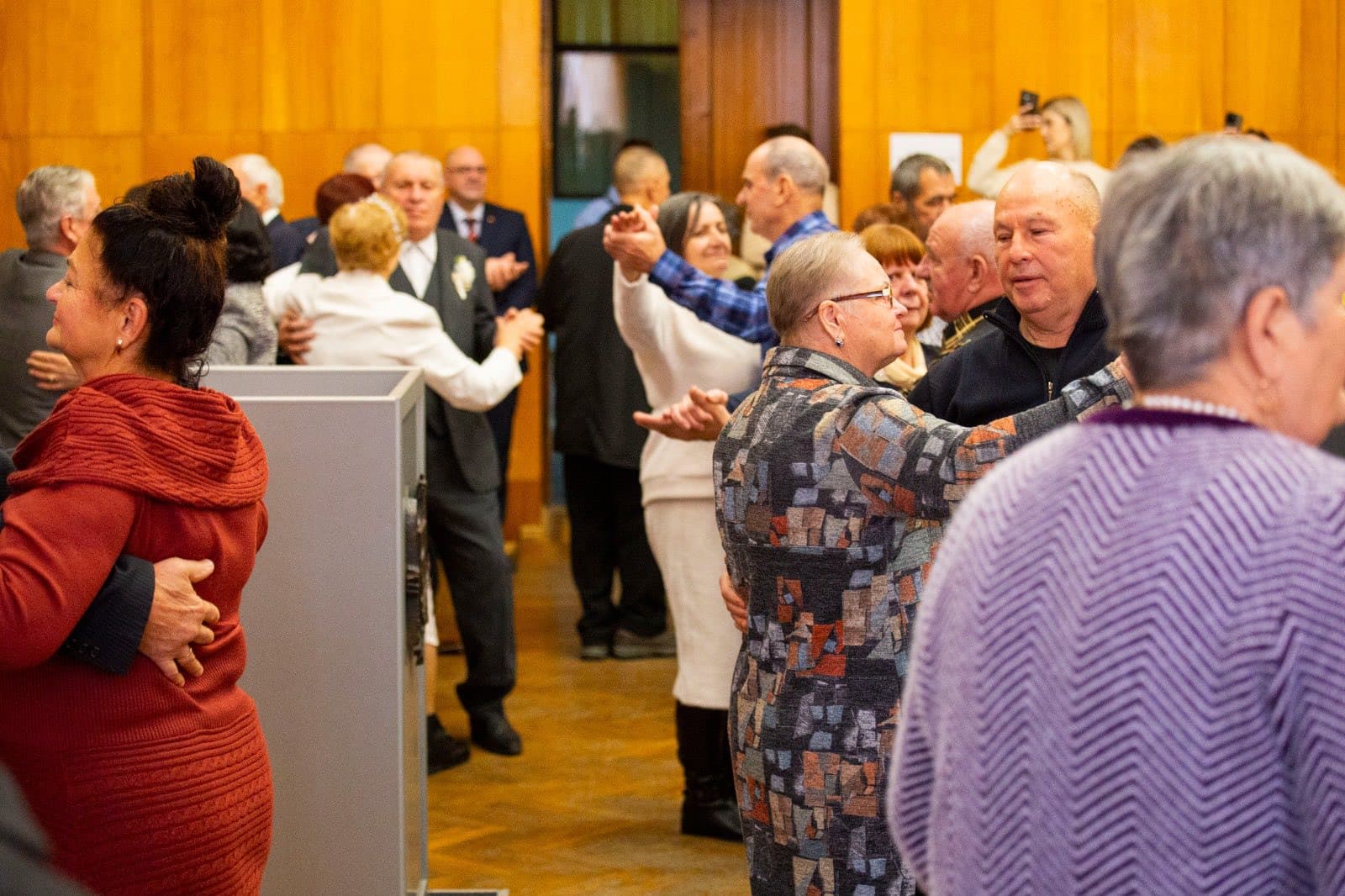 (FOTO) Primarul municipiului Bălți, Alexandr Petkov, a felicitat cuplurile care au sărbătorit jubileele de aur și diamant ale vieții de familie (1)