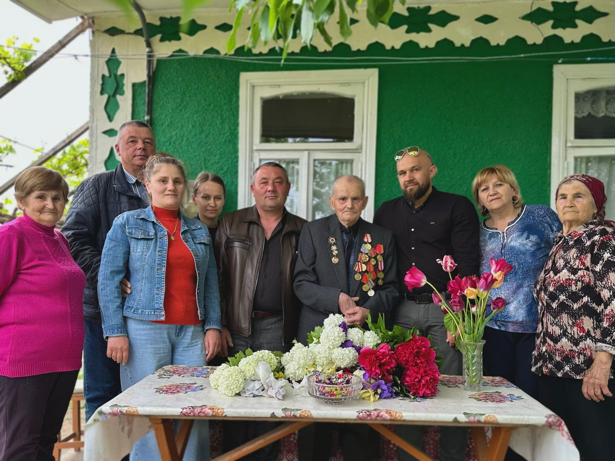 Misiune sacră: Veterani din toată țara au fot vizitați și felicitați de echipele Partidului Nostru. Renato Usatîi a fost la Petru Bejenari din raionul Fălești: Eroul care împlinește 100 de ani! (17)