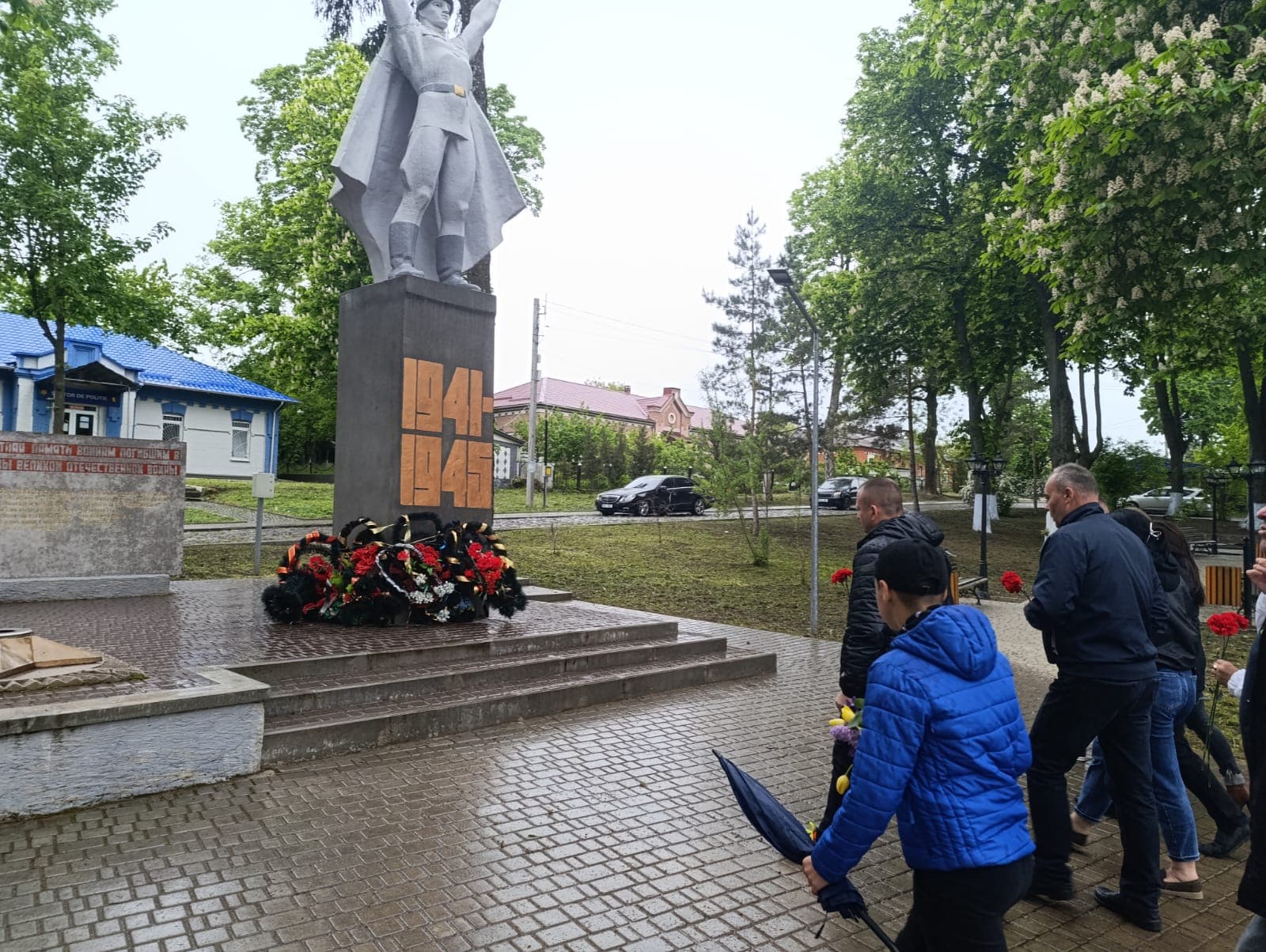 Renato Usatîi împreună cu echipa și familiile lor au depus flori pe capul de pod Șerpeni. Partidul Nostru a organizat evenimente comemorative în toată țara (5)