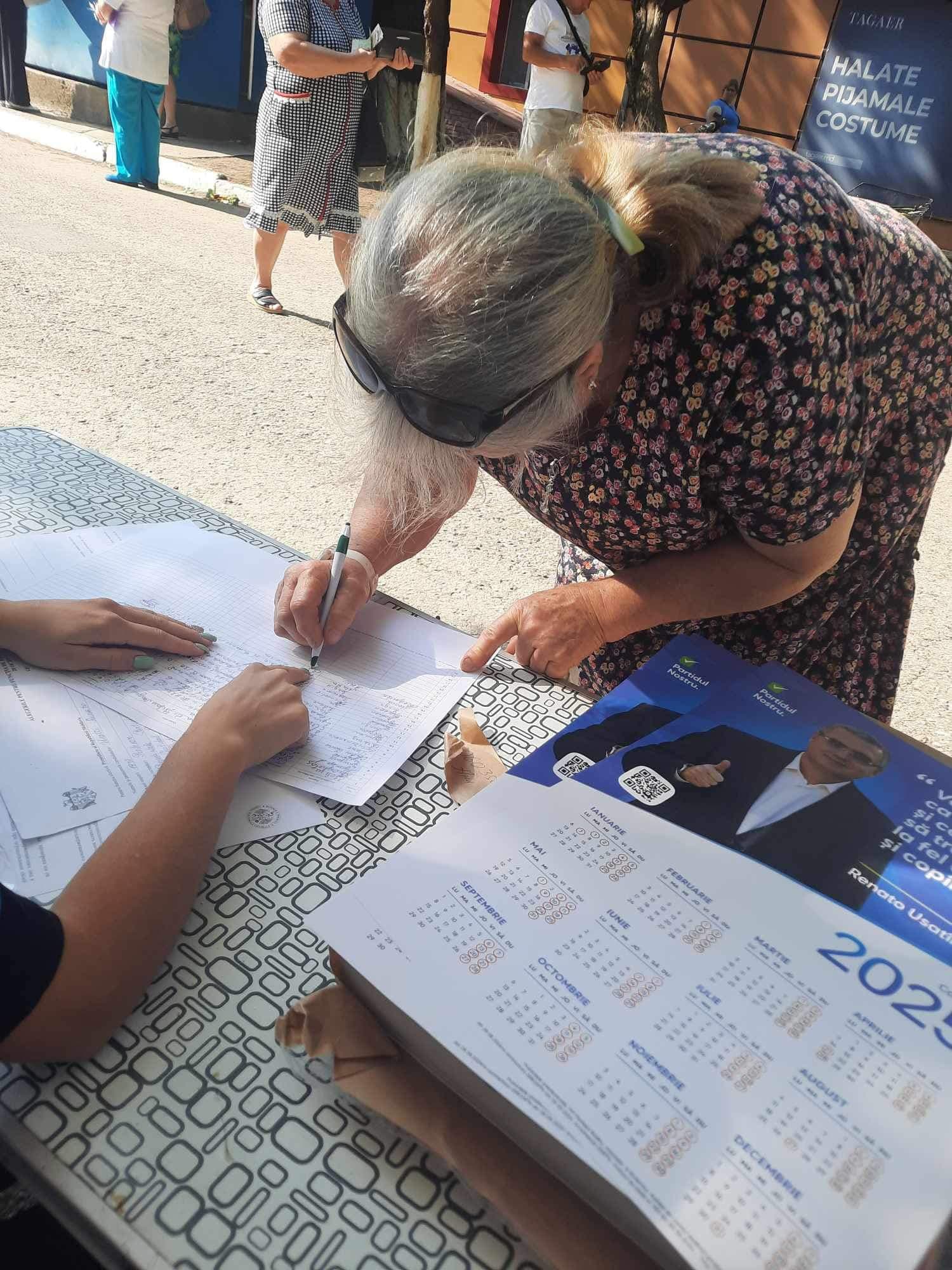 Tot mai mulți cetățeni din întreaga țară semnează în susținerea candidaturii lui Renato Usatîi (4)