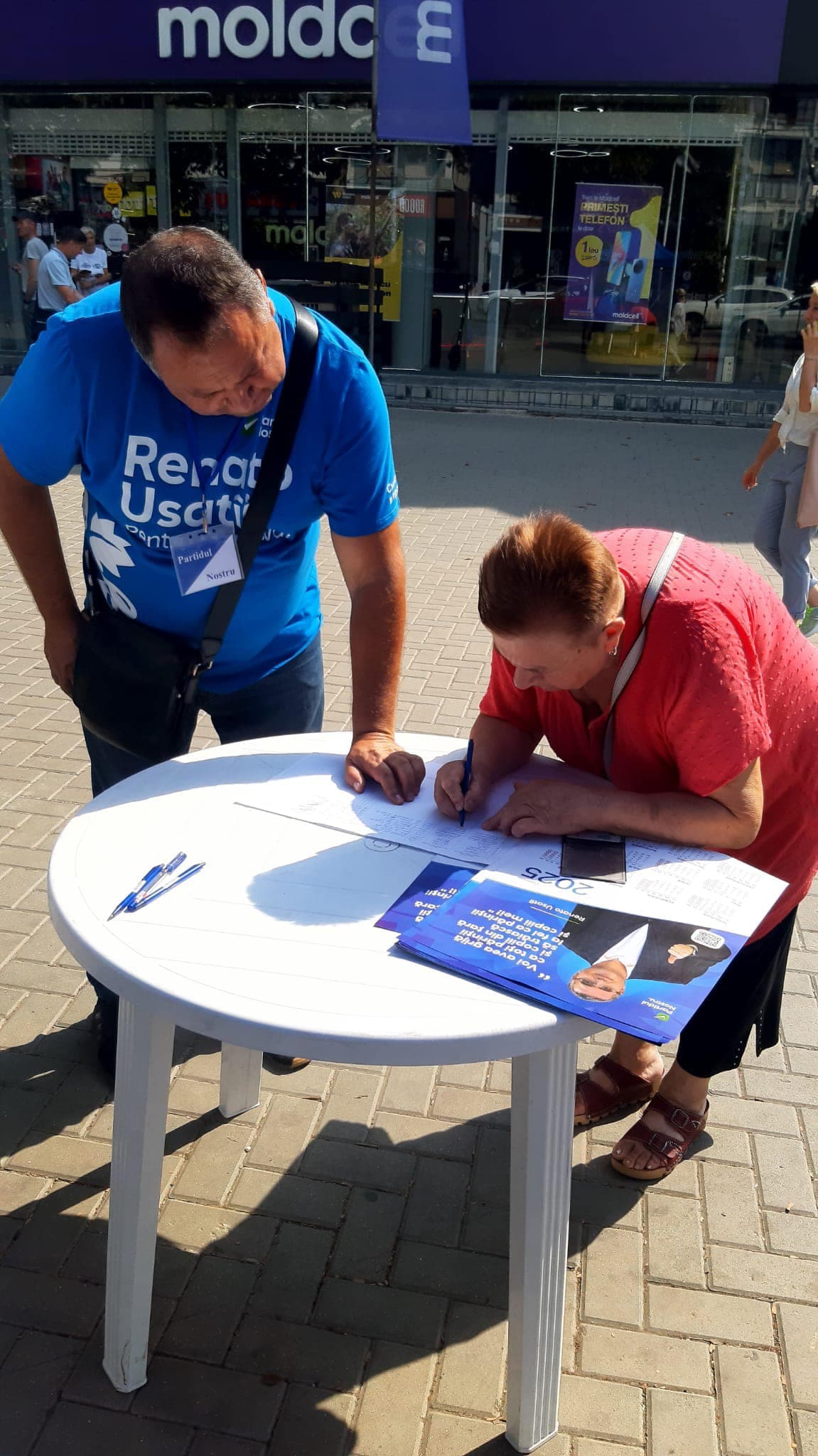 Continuă campania de colectare a semnăturilor pentru candidatura lui Renato Usatîi la funcția de președinte al țării (2)