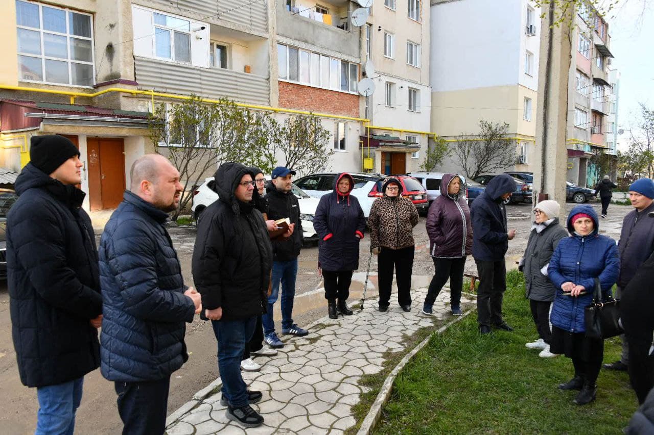 Primarul municipiului Bălți, Alexandr Petkov, și echipa Partidului Nostru, în dialog cu locuitorii străzilor Krîlov și Libertății (8)