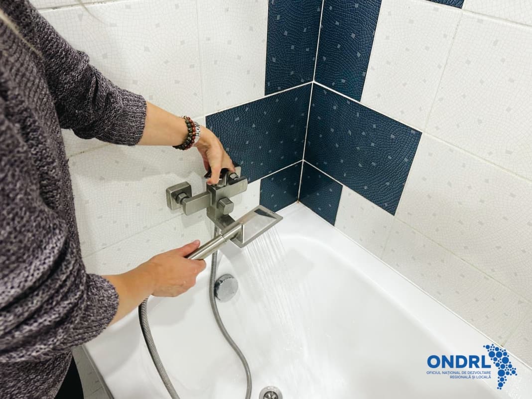 2200 de locuitori din orașul Drochia au fost conectați la rețeaua de canalizare centralizată. Nina Cereteu: Este un pas important în îmbunătățirea calității vieții oamenilor! (3)