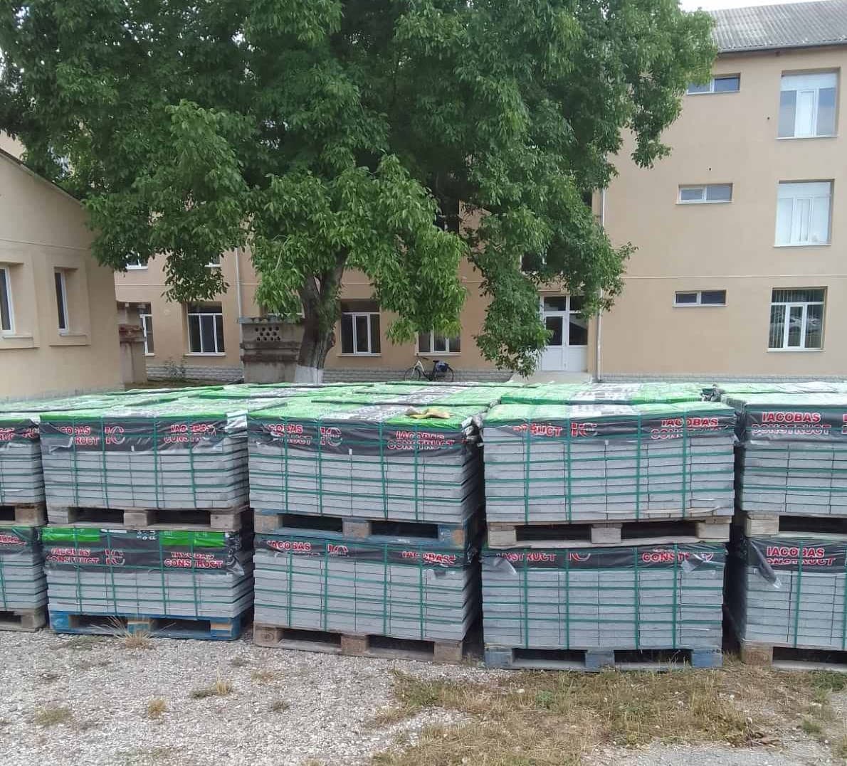 Datorită suportului lui Renato Usatîi, curțile școlilor din Călugăr și Băhrinești vor avea pavaj nou (1)