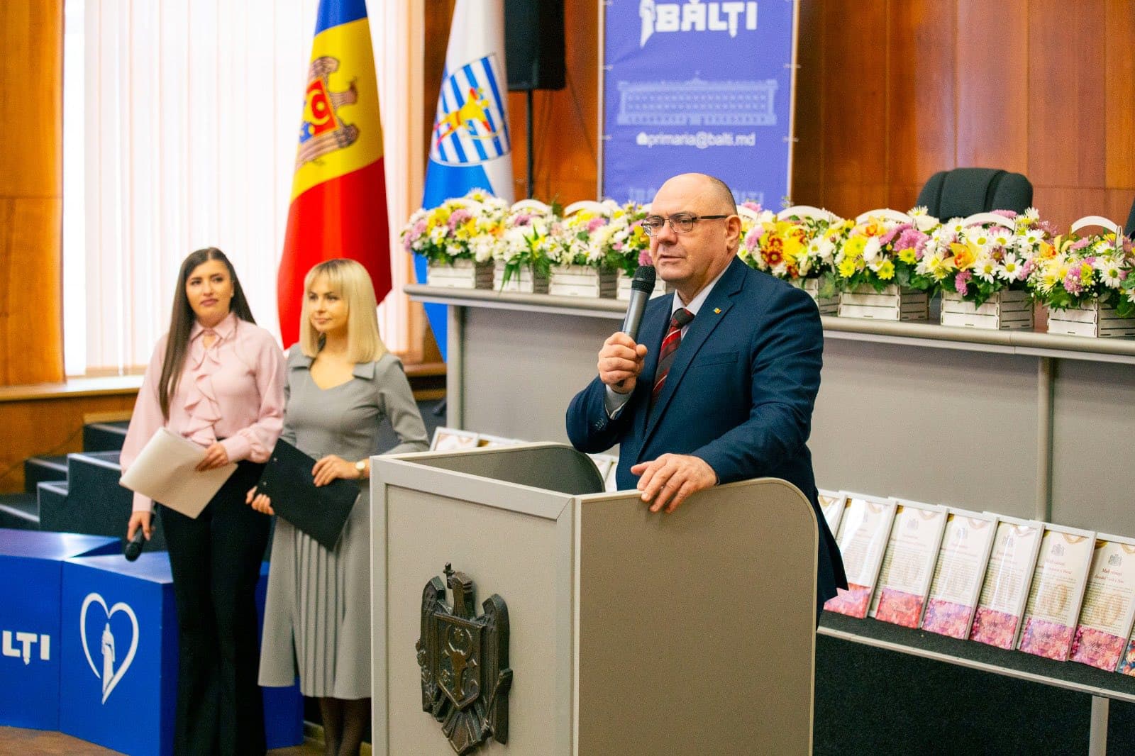 (FOTO) Primarul municipiului Bălți, Alexandr Petkov, a felicitat cuplurile care au sărbătorit jubileele de aur și diamant ale vieții de familie (8)