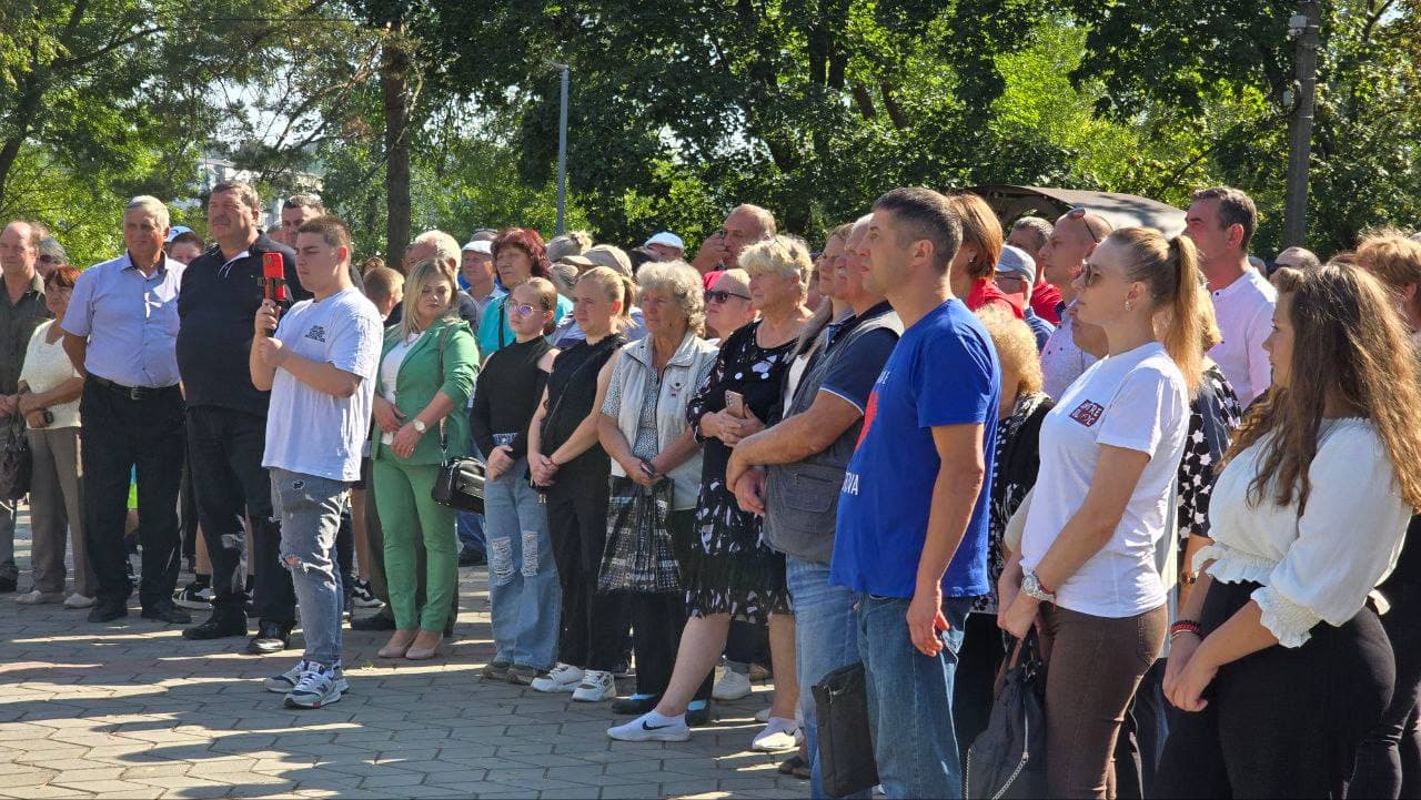 Imediat după lansare în campanie, Renato Usatîi a dat startul întâlnirilor cu oamenii. Primele au avut loc în nordul țării (6)