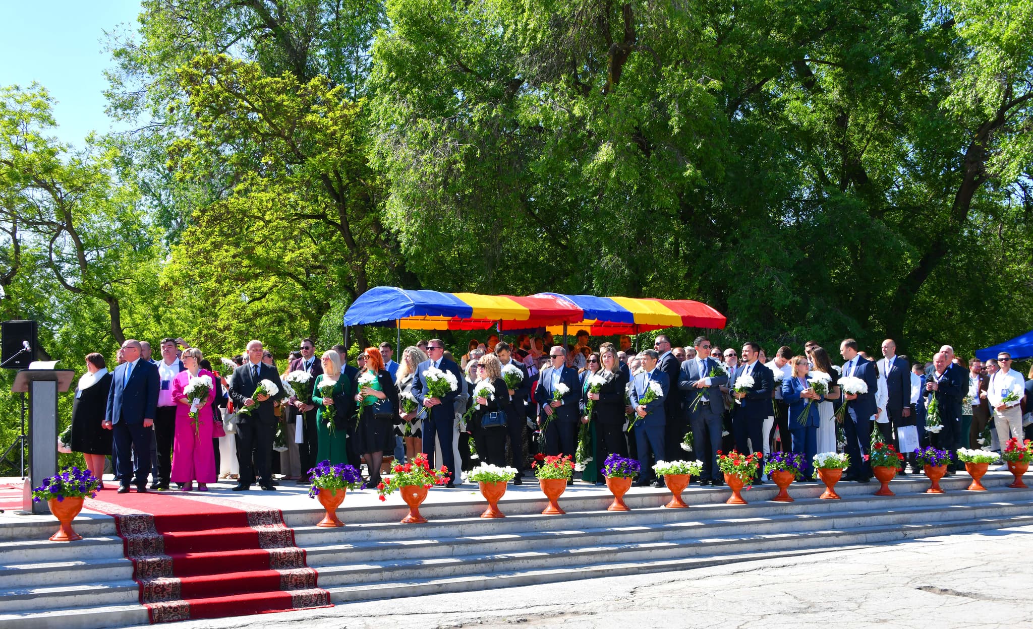 „Bălți este casa noastră comună, un loc al puterii, tradițiilor și căldurii umane” — primarul Alexandr Petkov a felicitat locuitorii orașului cu ocazia Hramului și a mulțumit numeroșilor oaspeți (1)