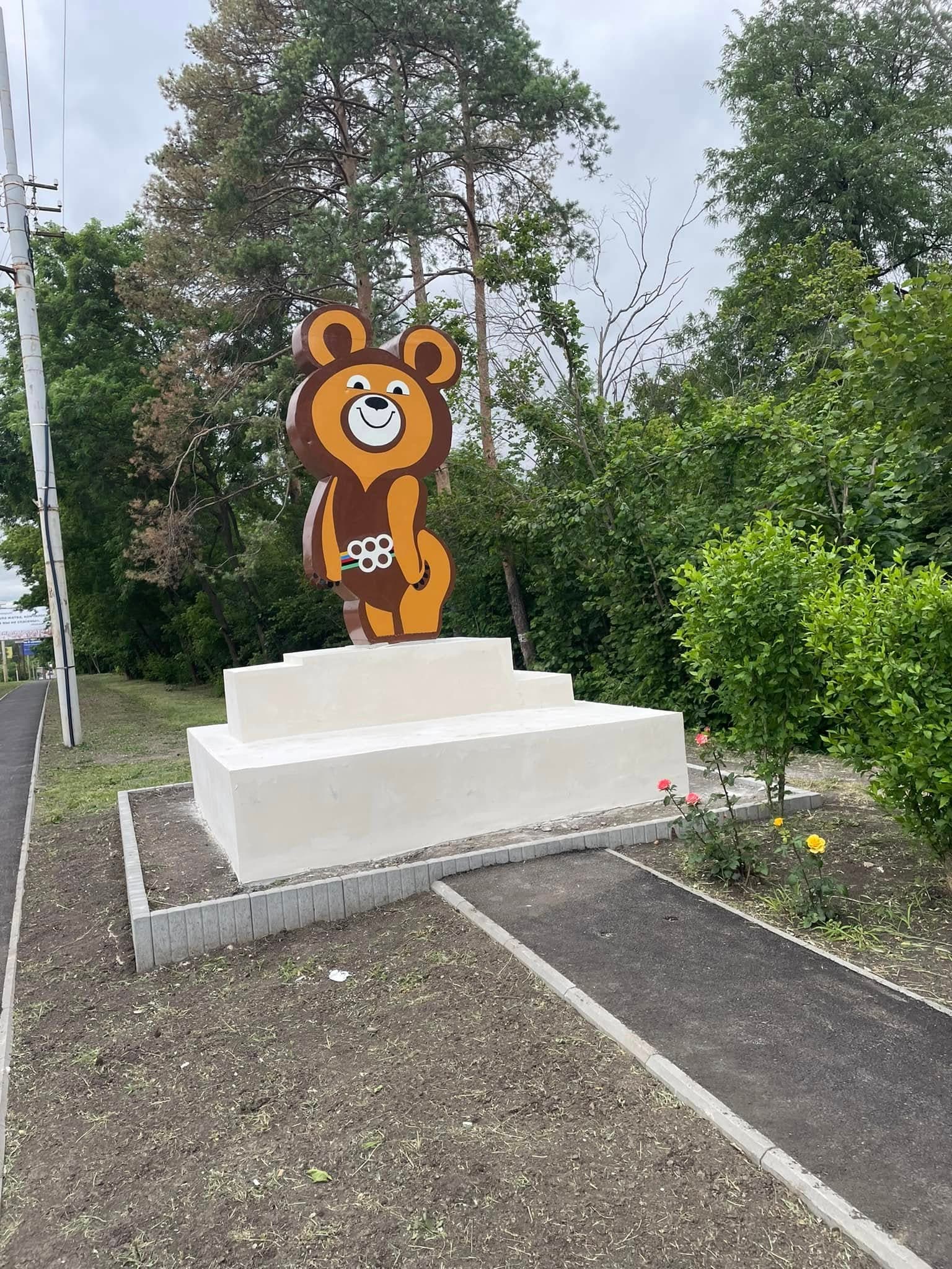 În ajunul celei de-a 45-a aniversări a ștafetei olimpice care a trecut prin Bălți, simbolul olimpic din oraș a fost renovat. (2)