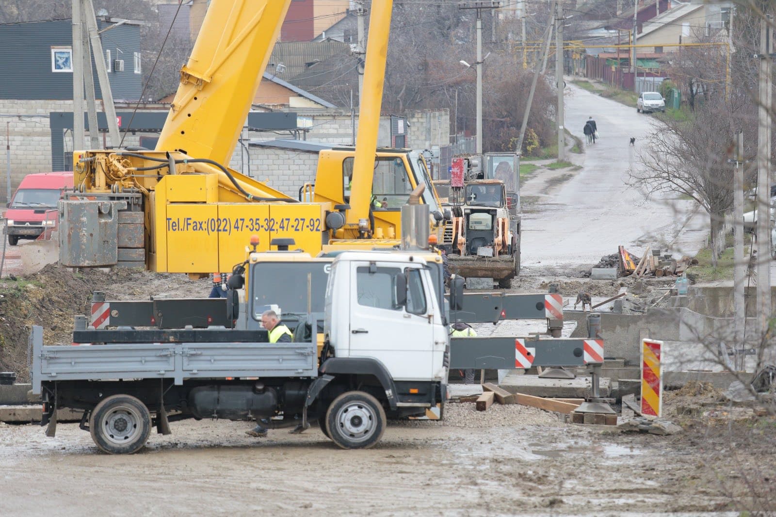 (FOTO) Reabilitare majoră a infrastructurii rutiere în municipiul Bălți. Până la Anul Nou va fi complet restaurată una dintre străzile centrale și un pod (8)
