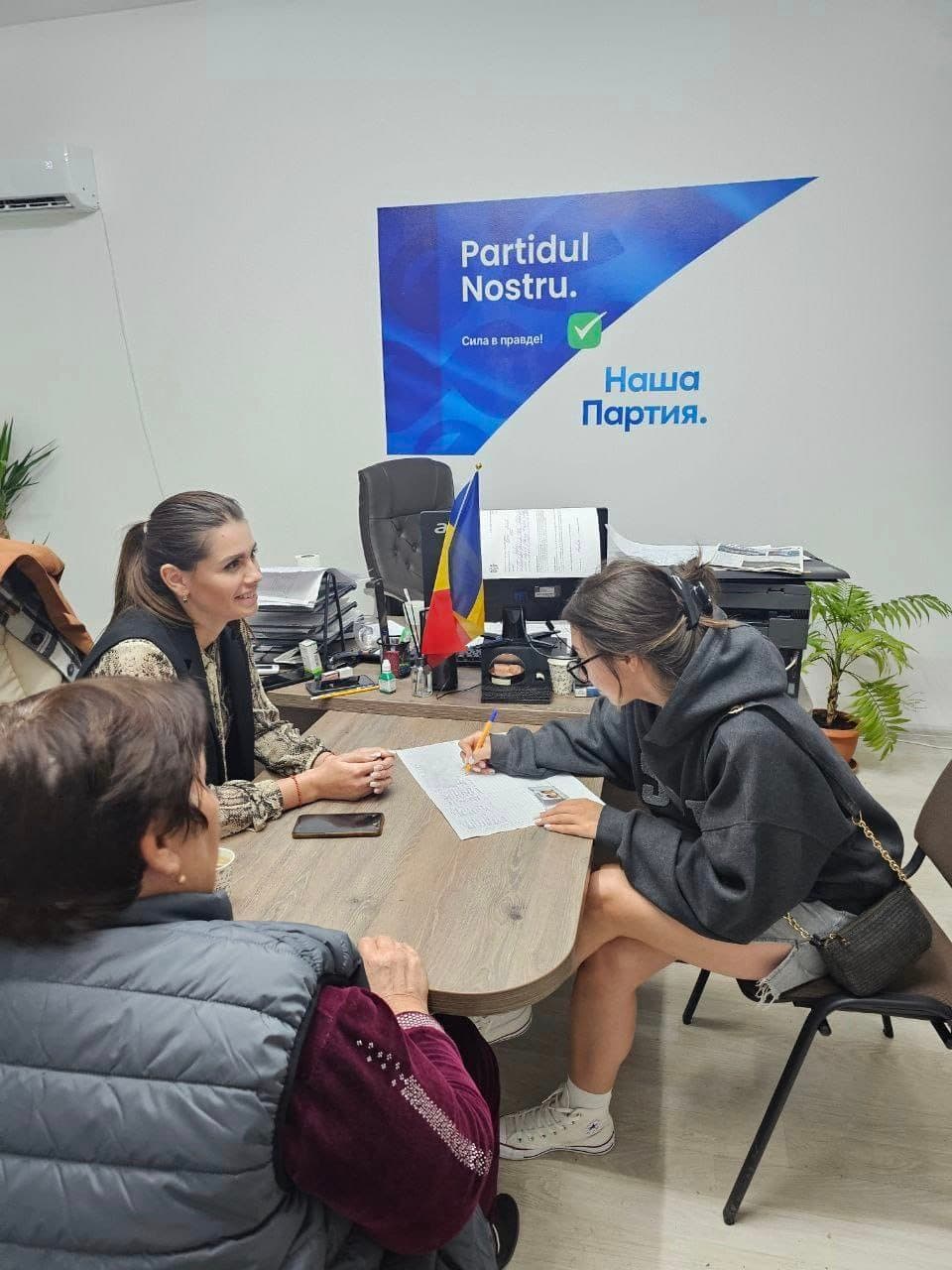 Continuă campania de colectare a semnăturilor pentru candidatura lui Renato Usatîi la funcția de președinte al țării (1)